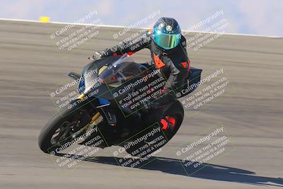 media/Nov-06-2023-Moto Forza (Mon) [[ce023d0744]]/4-Beginner Group/Session 2 (Bowl Tight Speed)/